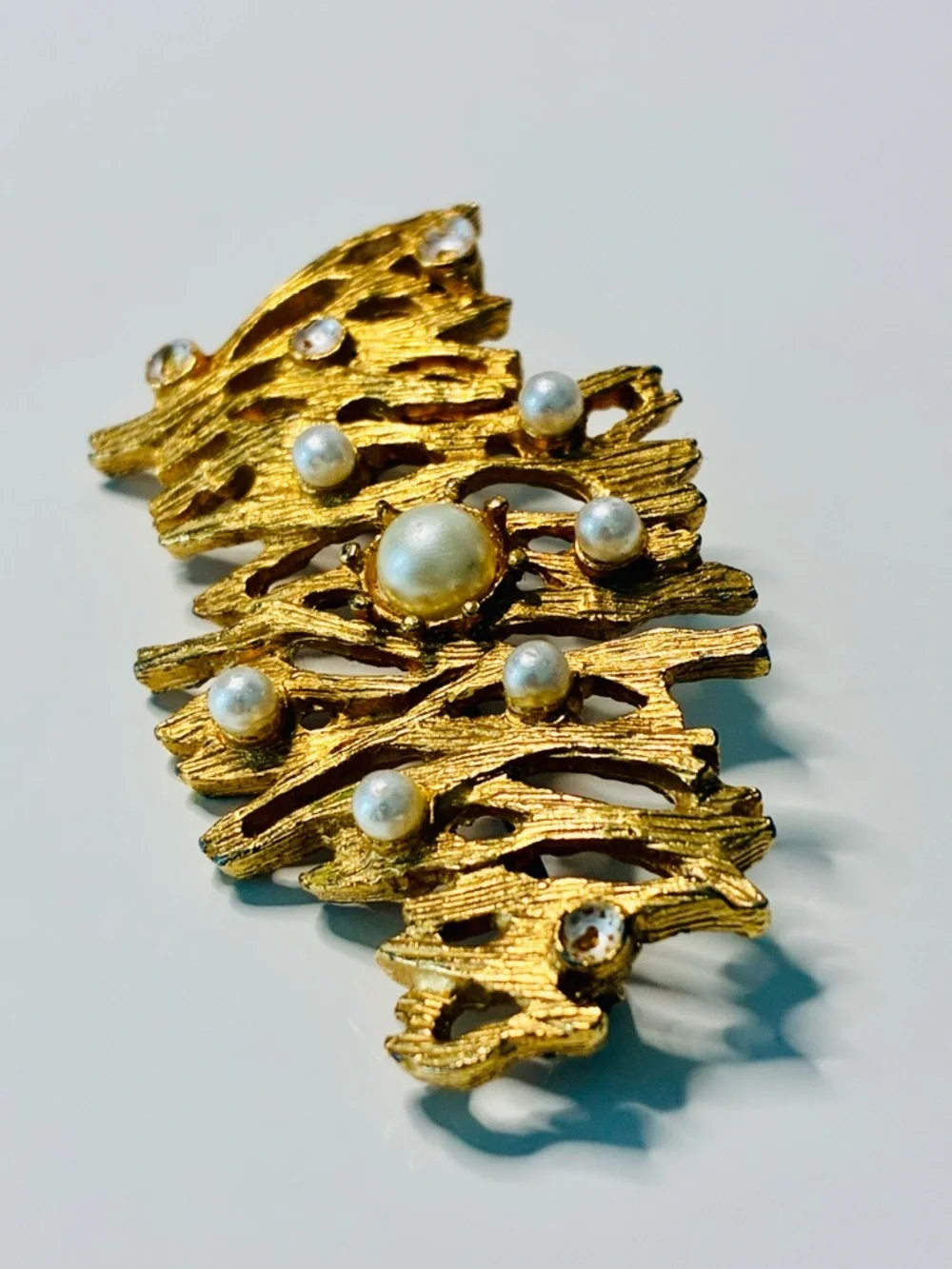 VTG Gold-Tone Pearl Accent Coral Reef Bar Brooch Pre Loved- Women Jewelry